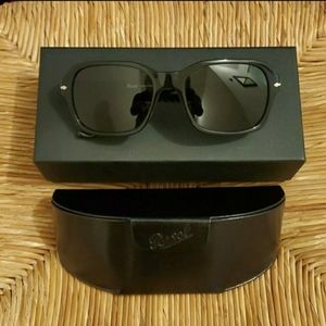 BRAND NEW PERSOL 57 BLACK/GREEN SUNGLASSES